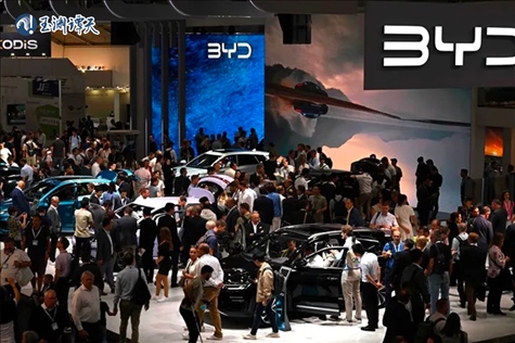 中國(guó)新能源汽車亮相德國(guó)車展，引發(fā)圍觀