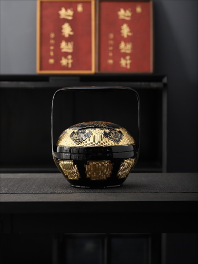永春漆籃作品《籃犀》。中國(guó)美術(shù)館供圖