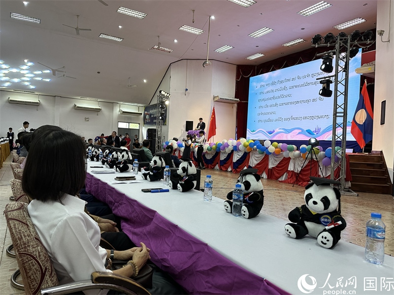 圖片：中老嘉賓在第二十三屆漢語(yǔ)橋世界大學(xué)生中文比賽老撾賽區(qū)決賽上致辭。孫廣勇攝