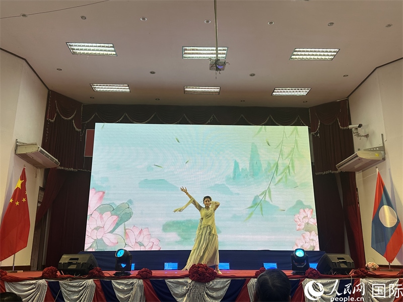 圖片：老撾選手參加第二十三屆漢語(yǔ)橋世界大學(xué)生中文比賽老撾賽區(qū)決賽。孫廣勇攝