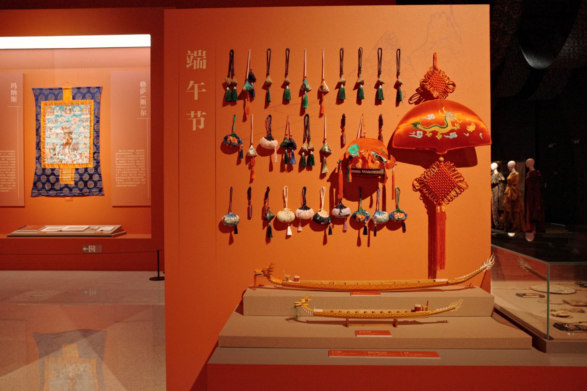 “氣象萬千——中國非遺保護實踐主題展”展示了端午節(jié)主題的非遺。人民網(wǎng)記者 劉微攝