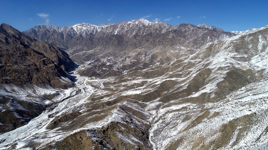 2023年2月9日在寧夏賀蘭山蘇峪口國家森林公園拍攝的雪后賀蘭山（無人機照片）。新華社記者 王鵬 攝