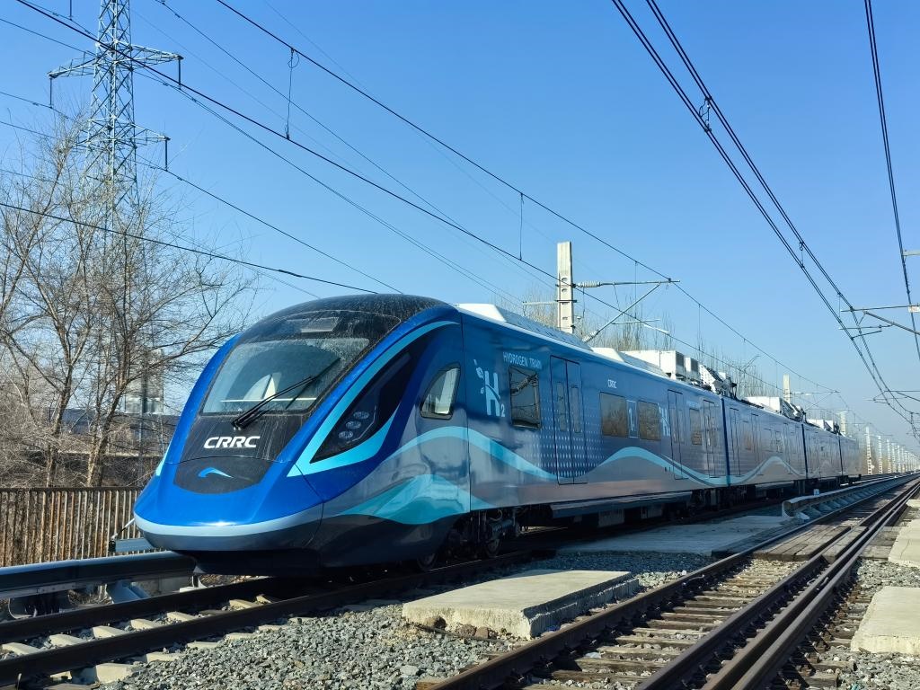 我國首列氫能源市域列車在位于長春的中車長客試驗線進行運行試驗（2024年3月21日攝）。新華社發(fā)（中車長客股份公司提供）