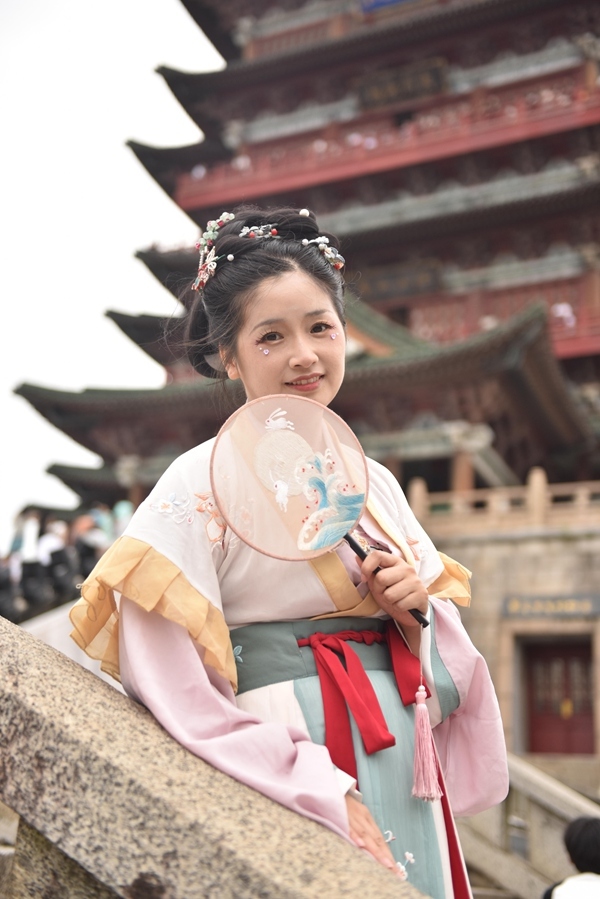 南昌滕王閣“古風(fēng)游”。受訪者供圖