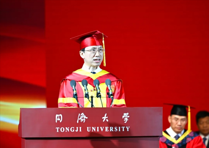 同濟大學(xué)校長、中國工程院院士鄭慶華