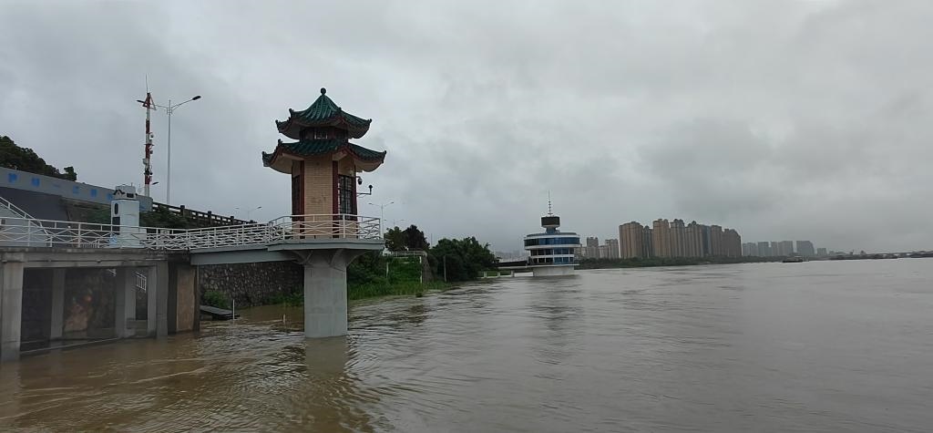 圖為洞庭湖的標(biāo)志性水文站城陵磯站，也被稱為洞庭湖及長江流域水情“晴雨表”。（湖南省洞庭湖水利事務(wù)中心供圖）