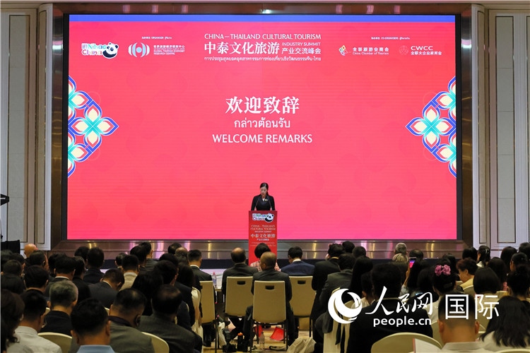 泰國文化部副部長普洛伊·塔尼庫發(fā)表演講。