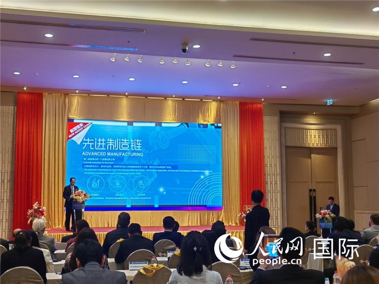 承辦方介紹第二屆鏈博會招展布展情況。人民網(wǎng)記者楊一攝