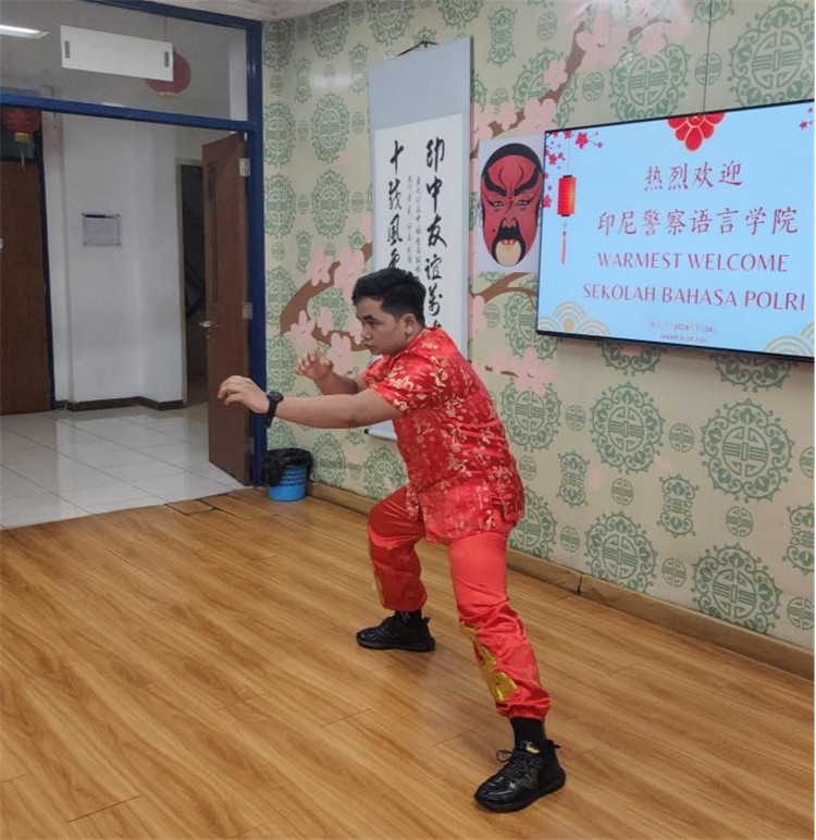警察學(xué)員表演武術(shù)?；顒?dòng)主辦方供圖