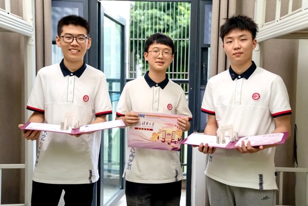 王子源（左）、母翰堯（中）、郭洋君（右）。清華大學(xué)供圖