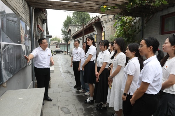 北京大中小學(xué)思政教師赴實踐教學(xué)基地現(xiàn)場備課。北京市教委供圖
