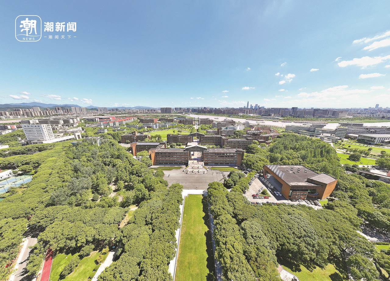 俯瞰寧波大學(xué)。潮新聞?dòng)浾?賀元?jiǎng)P 周旭輝 彭鵬 攝