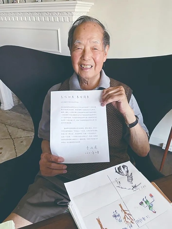 李政道先生曾面對(duì)鏡頭展示給中國(guó)高能物理事業(yè)的寄語(yǔ)。圖片來源：中國(guó)科學(xué)報(bào)