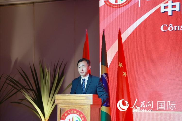中國駐里約熱內(nèi)盧代總領(lǐng)事王海濤在典禮中致辭。人民網(wǎng)記者 陳海琪攝