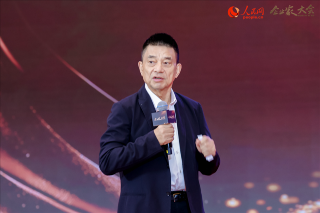 全國政協(xié)委員、新希望集團(tuán)董事長劉永好。人民網(wǎng)記者 許維娜攝