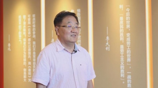 圖為中國社會(huì)科學(xué)學(xué)院近代史研究所研究員張俊義接受媒體采訪。