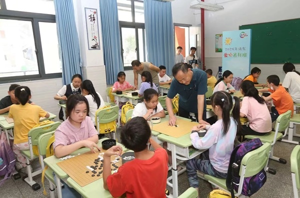 暑托班圍棋課。