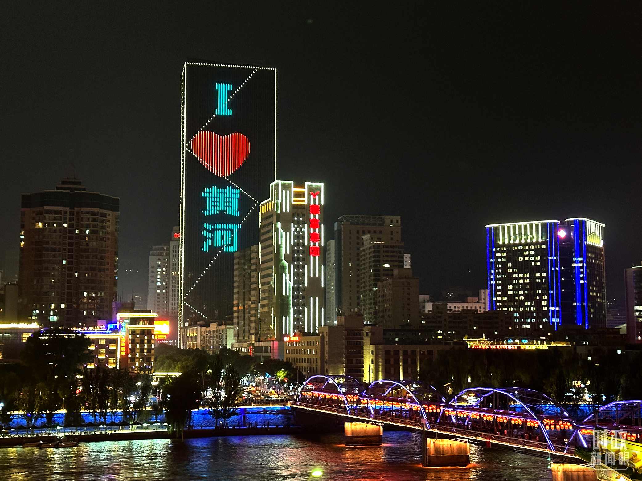 △黃河蘭州中山橋段夜景。（總臺央視記者趙化拍攝）