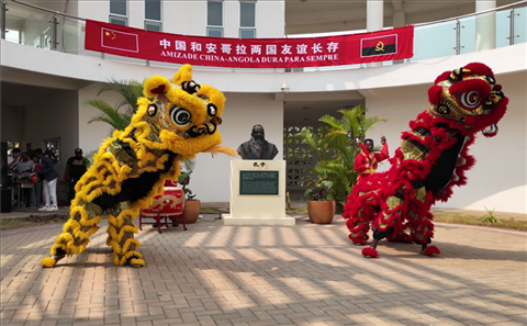 開場舞獅表演。內(nèi)圖大學(xué)孔子學(xué)院供圖