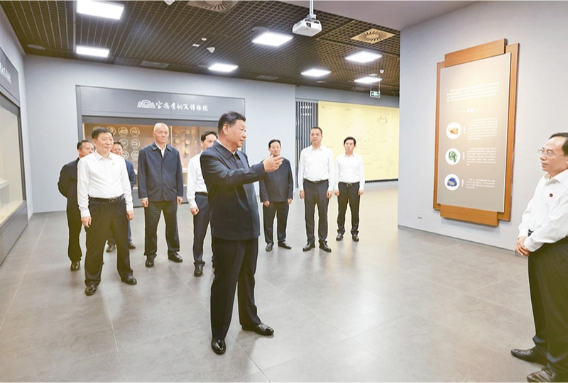2024年9月10日，中共中央總書記、國家主席、中央軍委主席習(xí)近平在前往甘肅考察途中，來到陜西省寶雞市參觀寶雞青銅器博物院。 新華社記者 王曄/攝