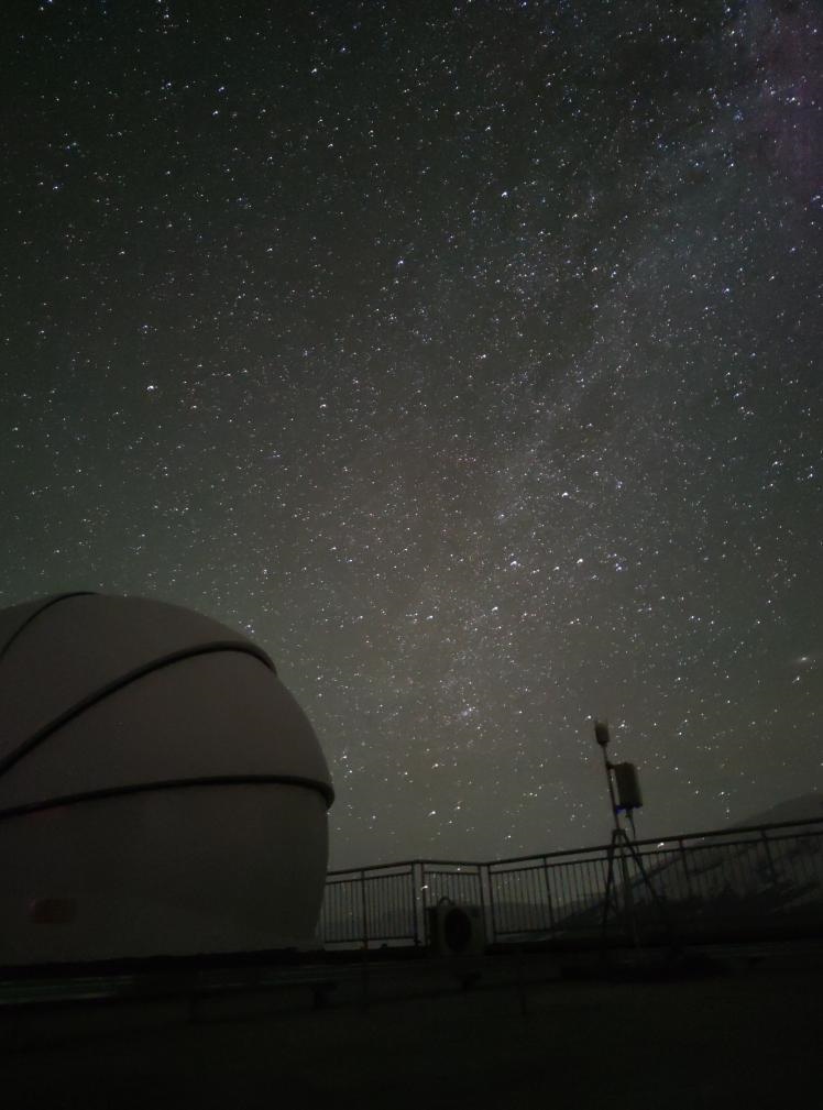 星空下的塔縣星地激光通信地面站。（中國科學院空天信息創(chuàng)新研究院供圖）