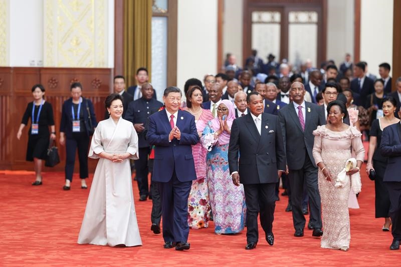 2024年9月4日晚，習(xí)近平主席和夫人彭麗媛在北京人民大會(huì)堂舉行宴會(huì)，歡迎來(lái)華出席中非合作論壇北京峰會(huì)的非方及國(guó)際貴賓。