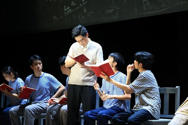 清華大學(xué)原創(chuàng)話劇《馬蘭花開》在國家大劇院上演。校方供圖