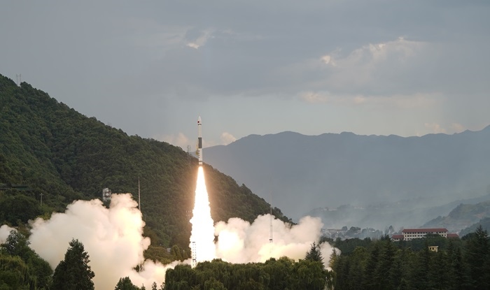 快舟一號甲運載火箭將天啟星座29~32星發(fā)射升空。楊熙攝