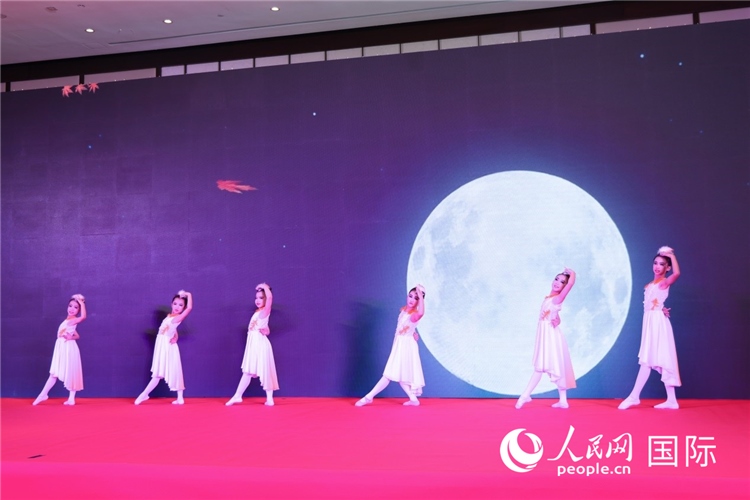 中國青少年歌舞表演。人民網(wǎng)記者任皓宇攝