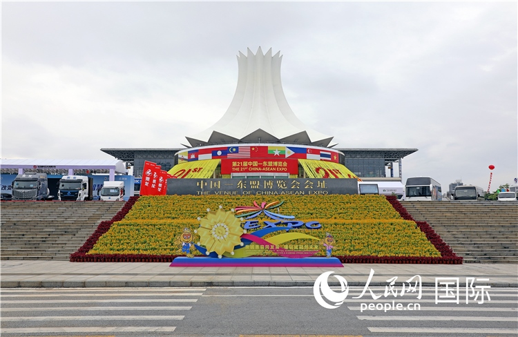 中國—東盟博覽會會址——南寧國際會展中心的外景之一。人民網(wǎng)記者 趙益普攝
