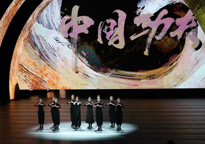 2024年9月19日，演職人員在北京文化論壇專場文藝演出中表演舞劇《詠春》。