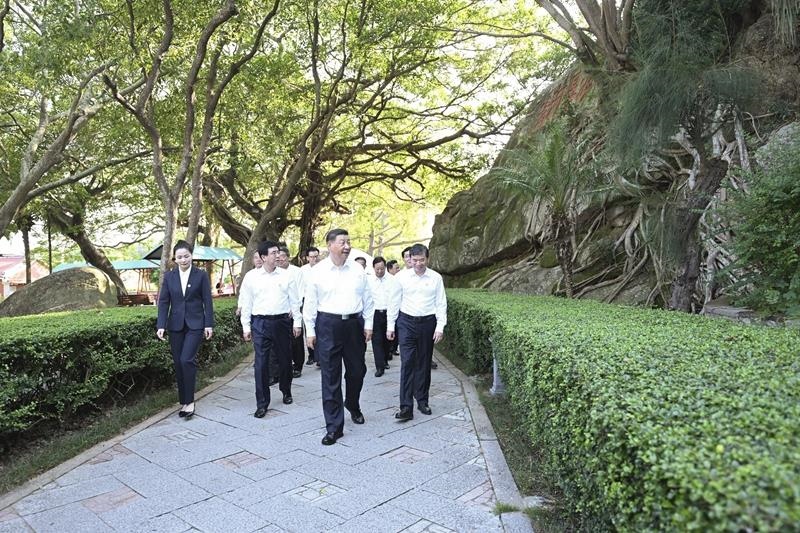 △2024年10月15日，習(xí)近平總書記在福建省漳州市東山縣關(guān)帝文化產(chǎn)業(yè)園考察。