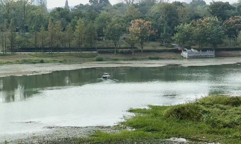 浙江湖州安吉縣滸溪幸福河湖景色宜人。人民網(wǎng)記者 申佳平攝