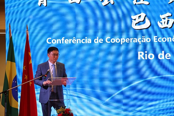 浙江省僑聯(lián)副主席兼巴西華人文化交流協(xié)會(huì)榮譽(yù)主席尹霄敏在活動(dòng)現(xiàn)場致辭。人民網(wǎng)記者 陳海琪攝