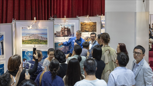 5月29日，“宇宙·金磚國(guó)家”圖片巡回展在北京舉辦，活動(dòng)現(xiàn)場(chǎng)吸引了眾多中國(guó)觀眾。北京俄羅斯文化中心供圖