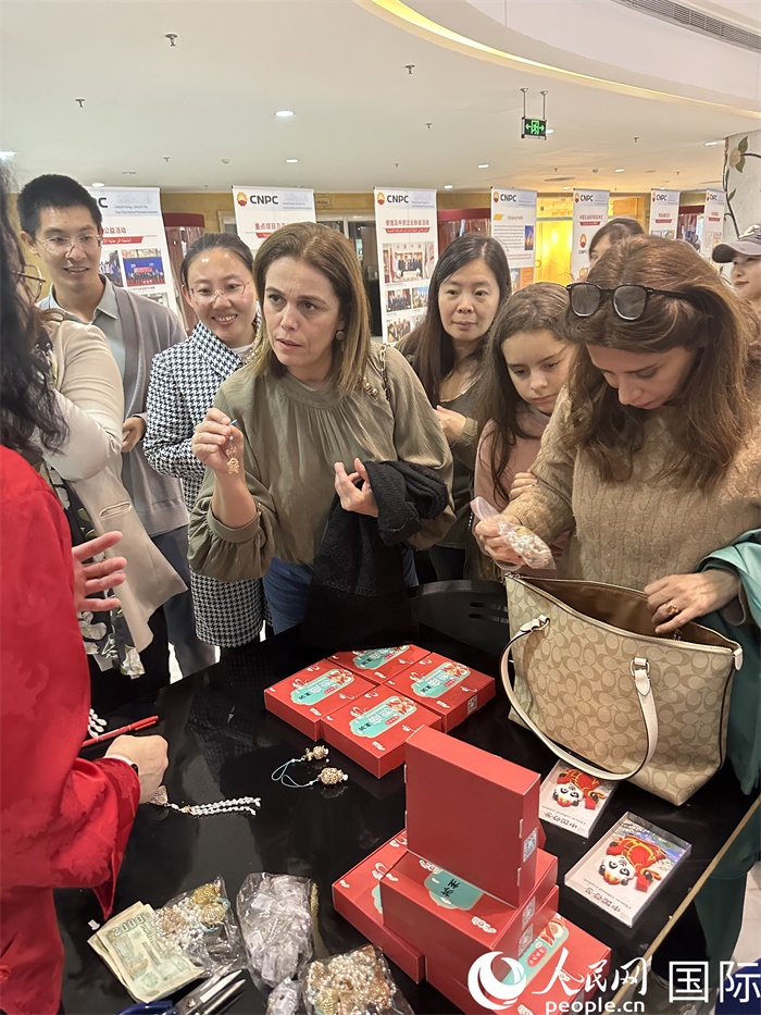 中國傳統(tǒng)非物質(zhì)文化遺產(chǎn)互動(dòng)展示。人民網(wǎng)記者 郝瑞敏攝