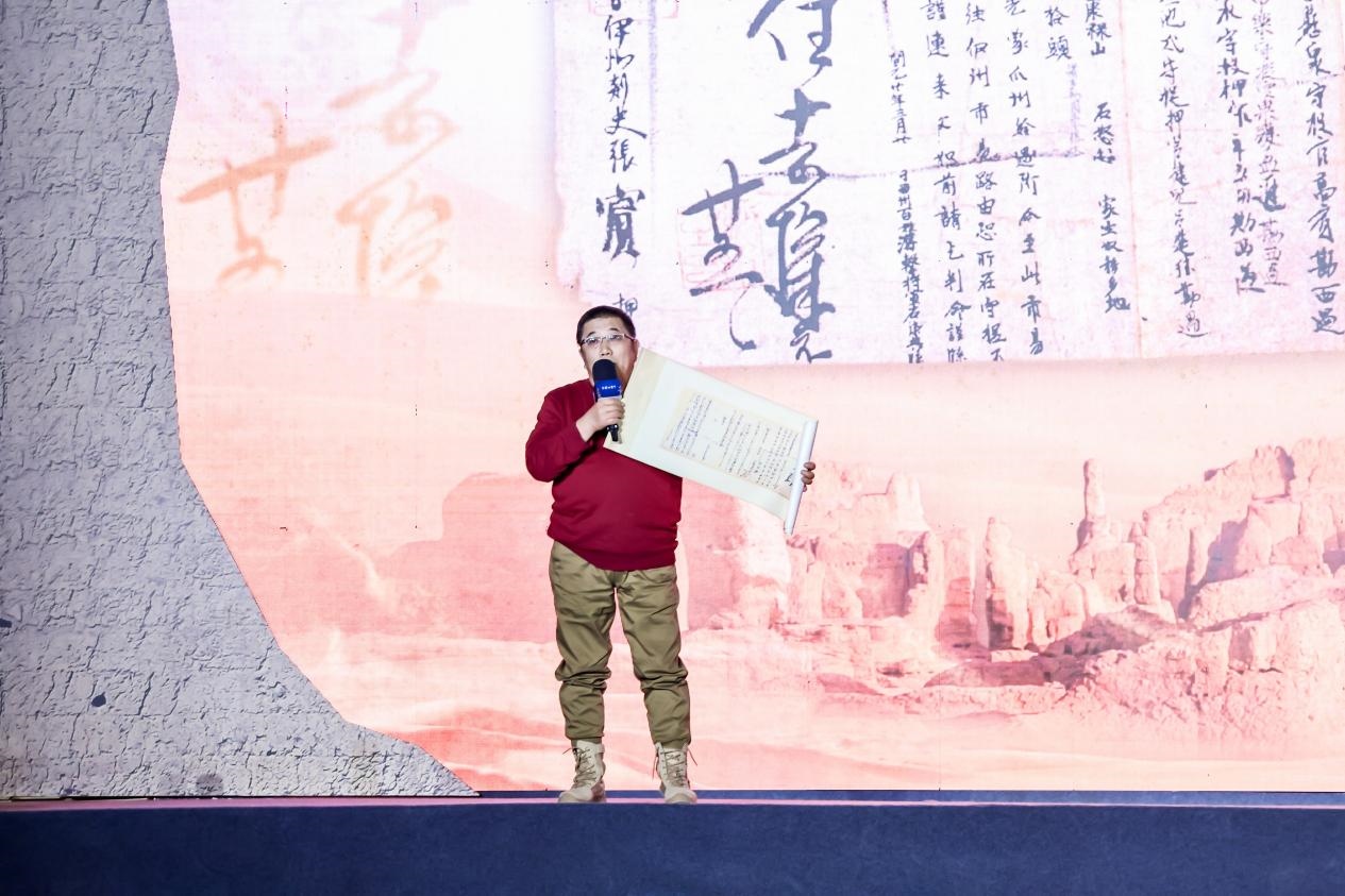 徐東良在“何以中國·五星出東方”網(wǎng)絡(luò)主題宣傳活動(dòng)現(xiàn)場演講。人民視頻供圖