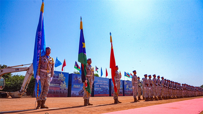 授勛官兵莊嚴(yán)列隊。王軍杰攝