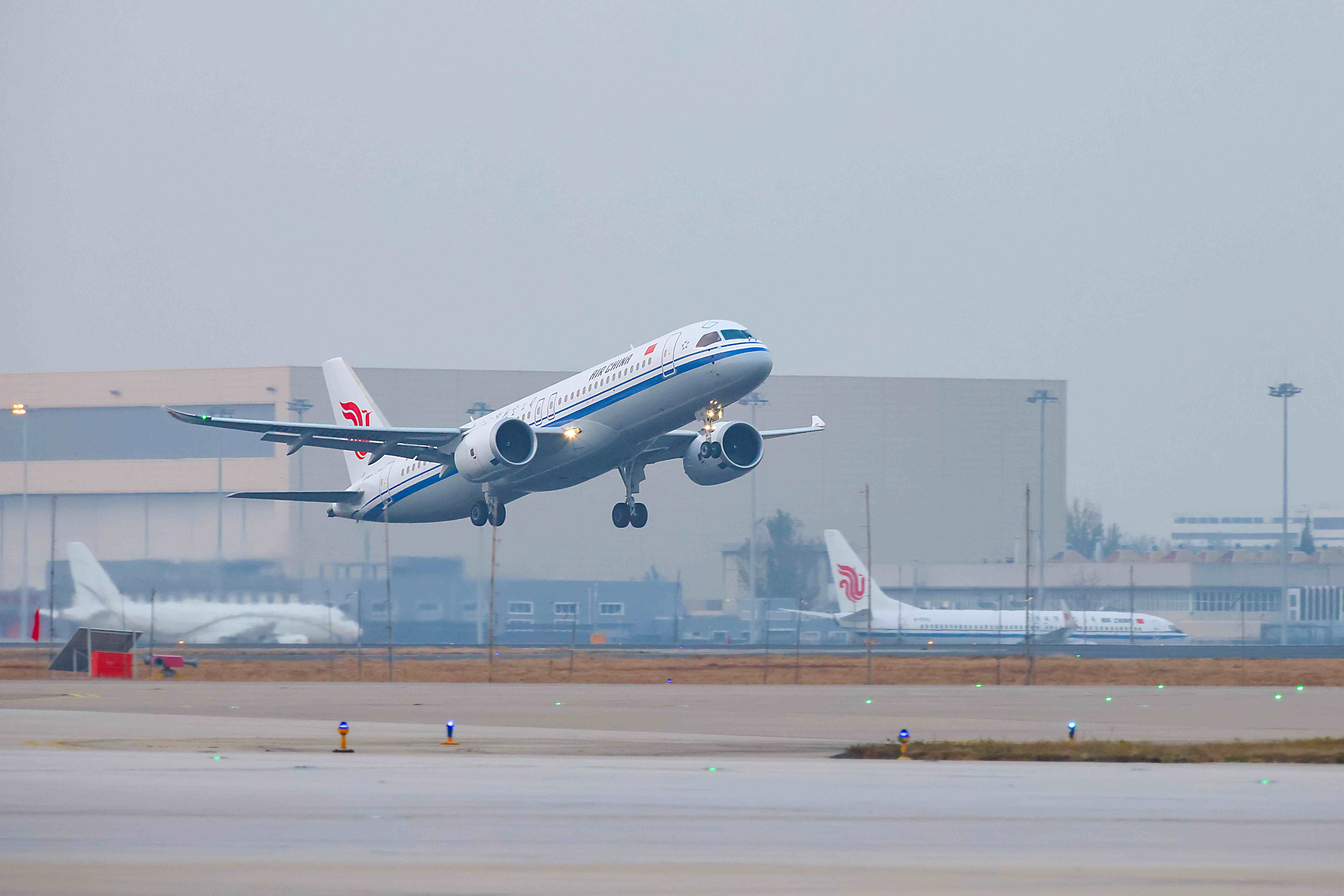 飛機從北京首都國際機場起飛，航向澳門。受訪方供圖