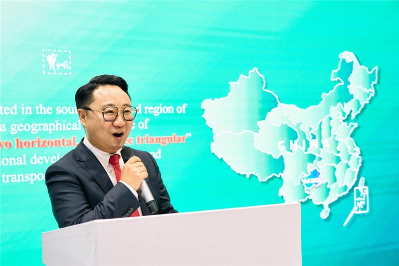 “中國館”貴州旅游推介會現(xiàn)場介紹。楊浩鵬