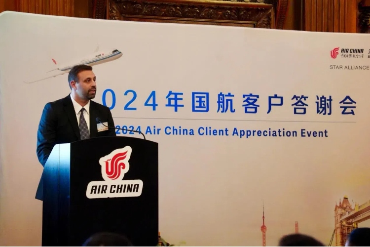 英國48家集團(tuán)俱樂部主席杰克·佩里發(fā)表致辭。吳若鳴攝