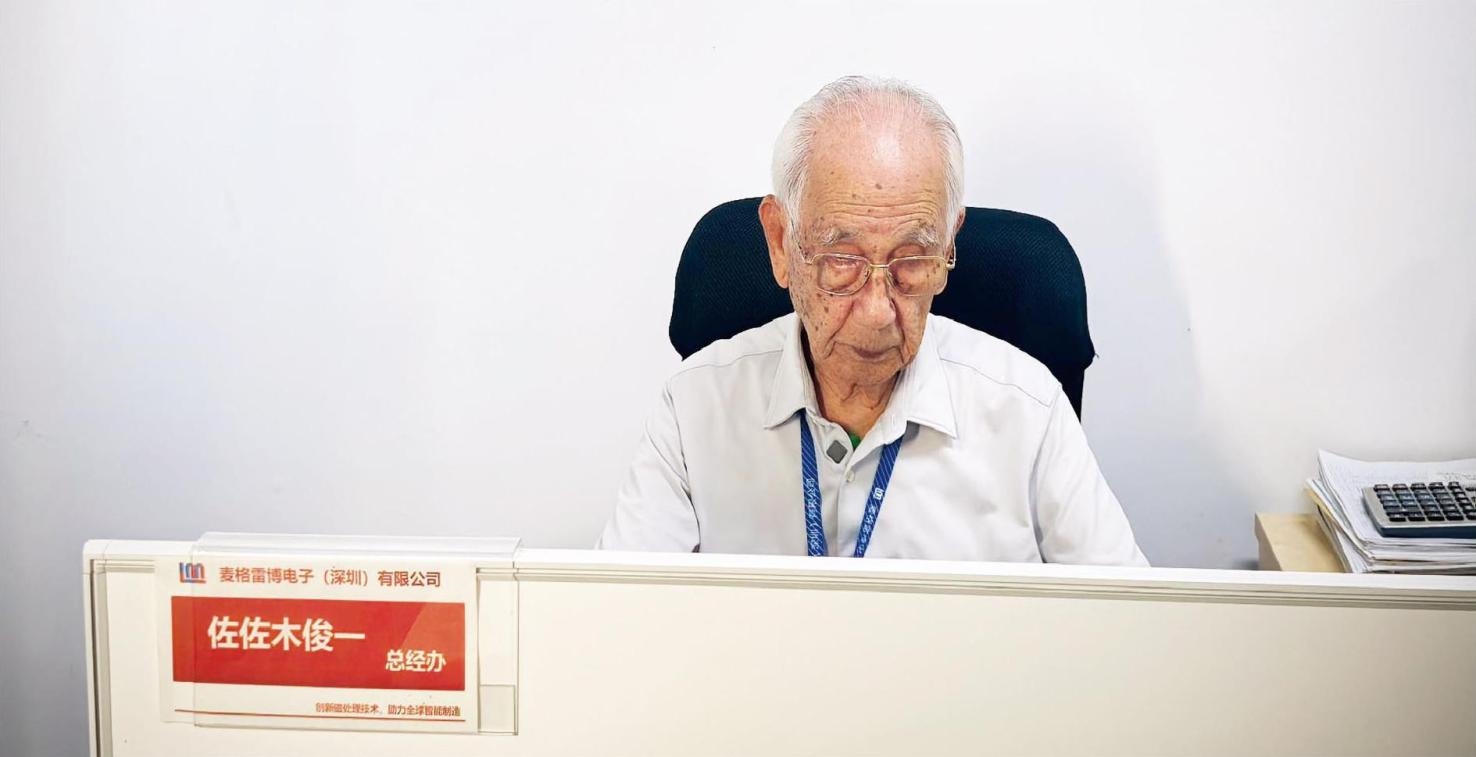 佐佐木俊一在工位上工作。（本刊記者 馮璐／攝）