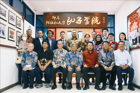 參會嘉賓合影。阿拉扎大學(xué)孔子學(xué)院供圖