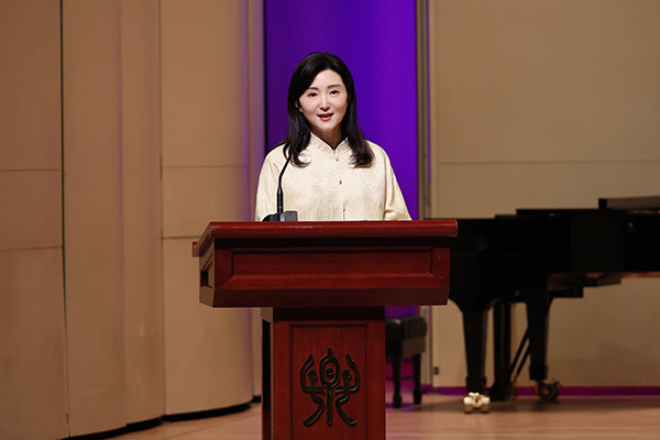 中央音樂學(xué)院黨委書記、中國民族管弦樂學(xué)會(huì)胡琴專業(yè)委員會(huì)會(huì)長于紅梅致辭。中國民族管弦樂學(xué)會(huì)胡琴專業(yè)委員會(huì)供圖