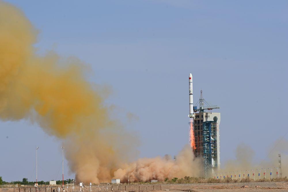 △2023年5月21日16時(shí)，我國(guó)在酒泉衛(wèi)星發(fā)射中心采用長(zhǎng)征二號(hào)丙運(yùn)載火箭，成功發(fā)射首顆內(nèi)地與澳門(mén)合作研制的空間科學(xué)衛(wèi)星“澳門(mén)科學(xué)一號(hào)”。