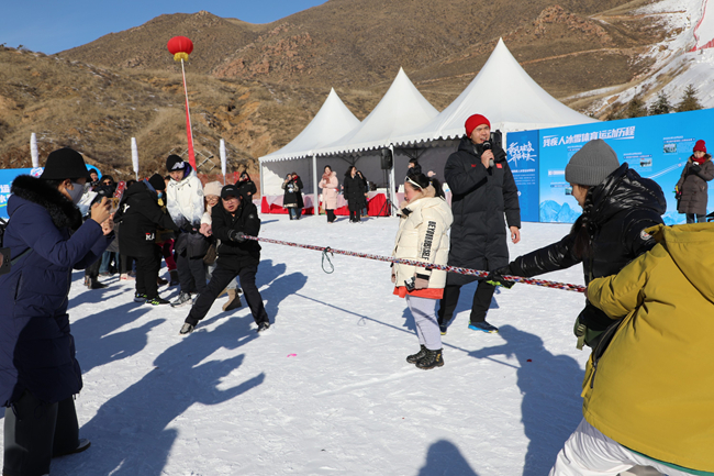 雪地拔河活動(dòng)。內(nèi)蒙古自治區(qū)殘疾人聯(lián)合會(huì)供圖