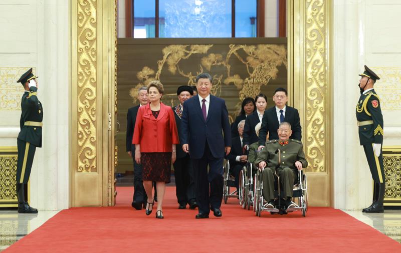 △2024年9月29日，中華人民共和國國家勛章和國家榮譽稱號頒授儀式在北京人民大會堂金色大廳隆重舉行。習(xí)近平總書記同國家勛章和國家榮譽稱號獲得者一同步入會場。