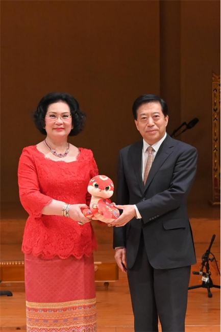 中國駐泰國大使韓志強與國際奧委會委員、泰國愛樂樂團董事會主席坤仁帕塔瑪共同出席音樂會。主辦方供圖