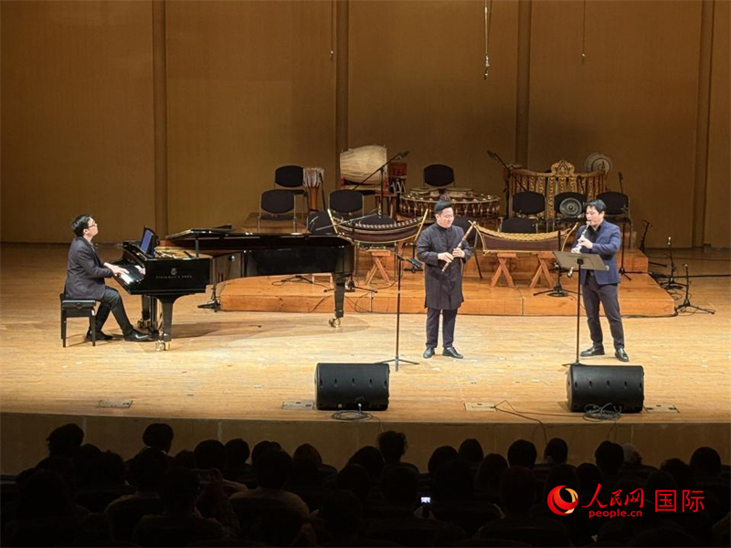 來自泰國東方大學的音樂家在演奏《敦煌印象》。人民網(wǎng)記者 張矜若攝