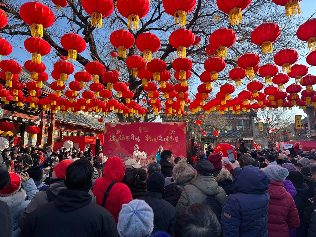 1月29日，市民游客在北京廠甸廟會(huì)感受濃濃年味。新華社記者 楊淑君 攝